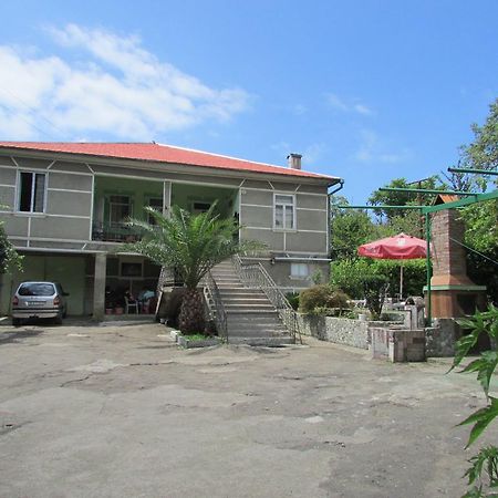 Joni Guest House Batumi Esterno foto