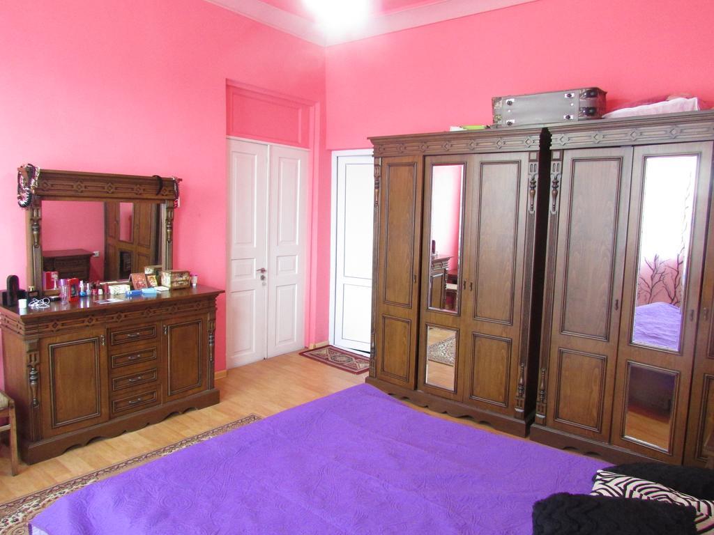 Joni Guest House Batumi Esterno foto