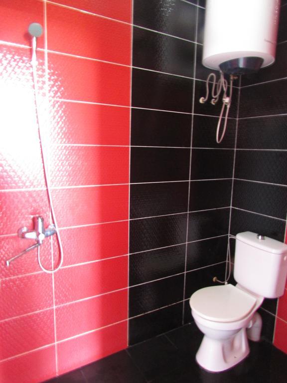 Joni Guest House Batumi Esterno foto