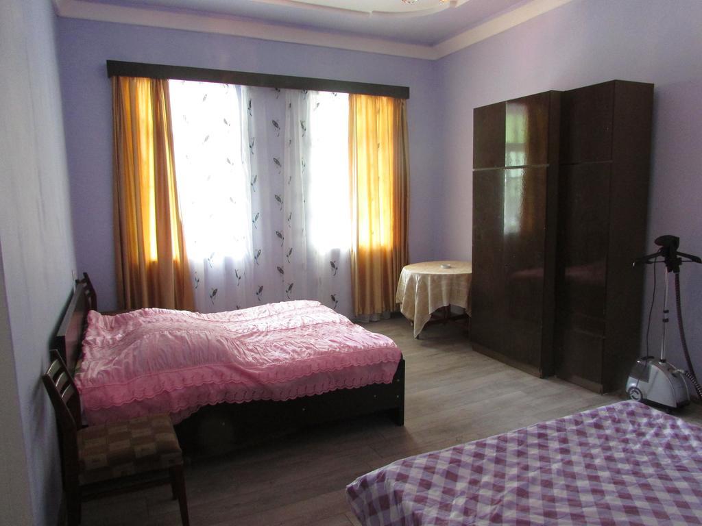 Joni Guest House Batumi Esterno foto