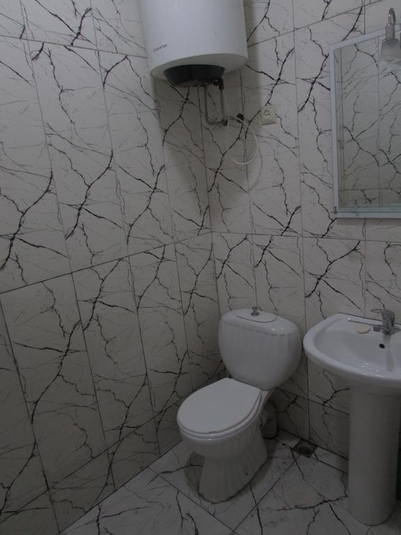 Joni Guest House Batumi Esterno foto