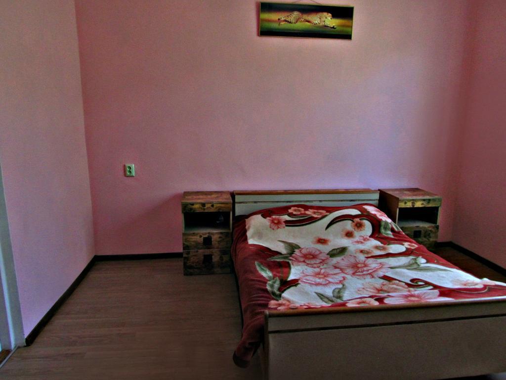Joni Guest House Batumi Esterno foto