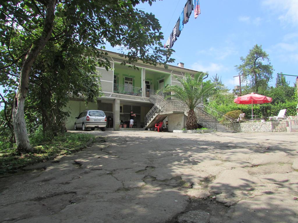 Joni Guest House Batumi Esterno foto