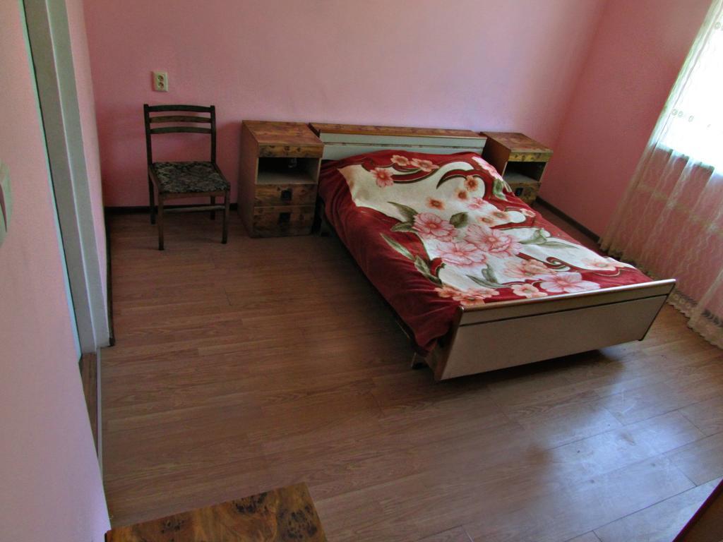 Joni Guest House Batumi Esterno foto